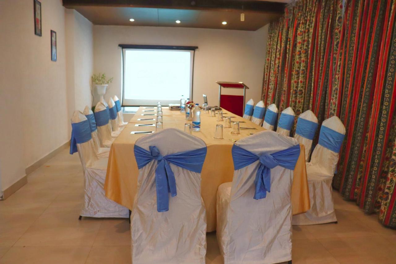 Hotel Clarks Collection Bhavnagar Exterior photo
